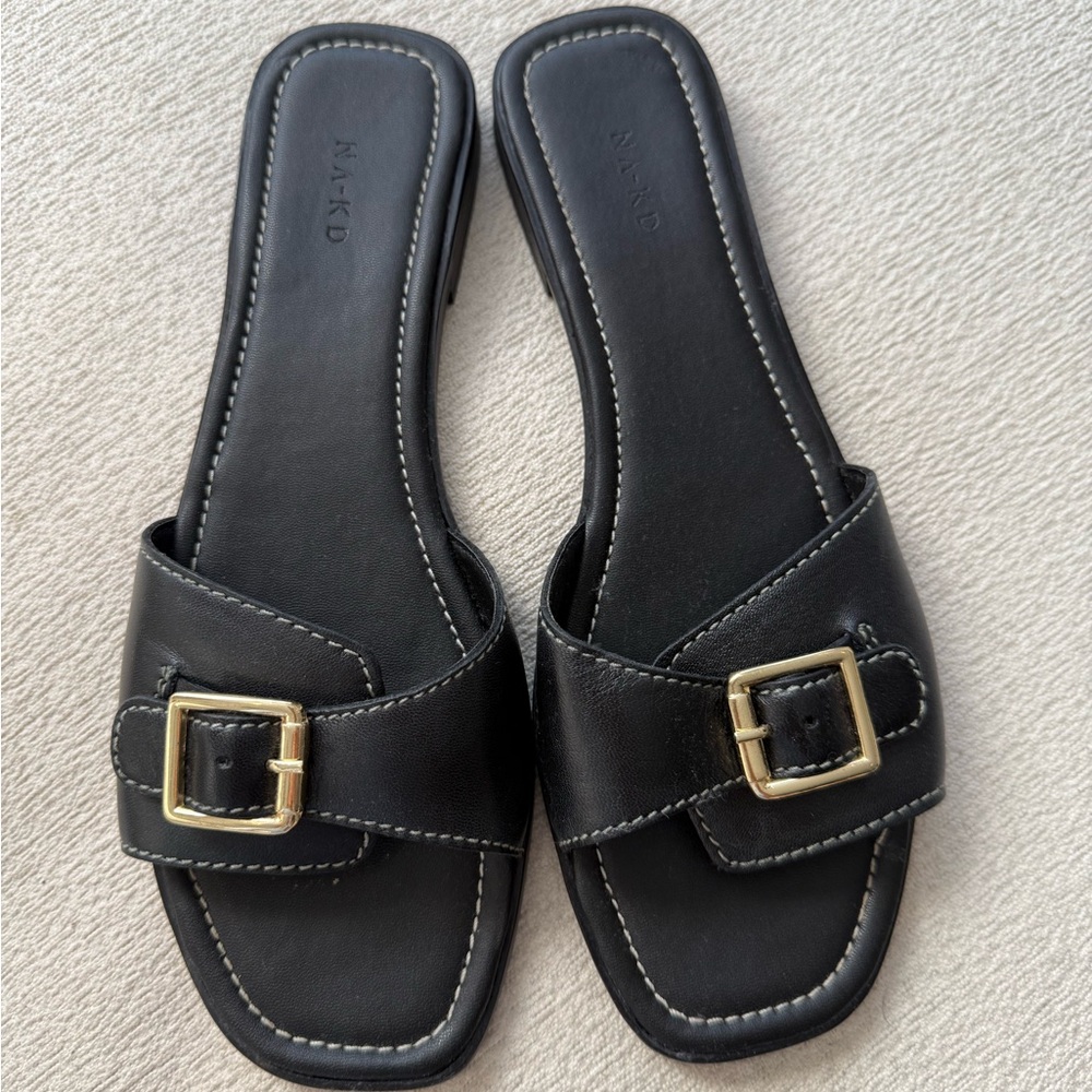Black leather buckle sandals #leathersandals